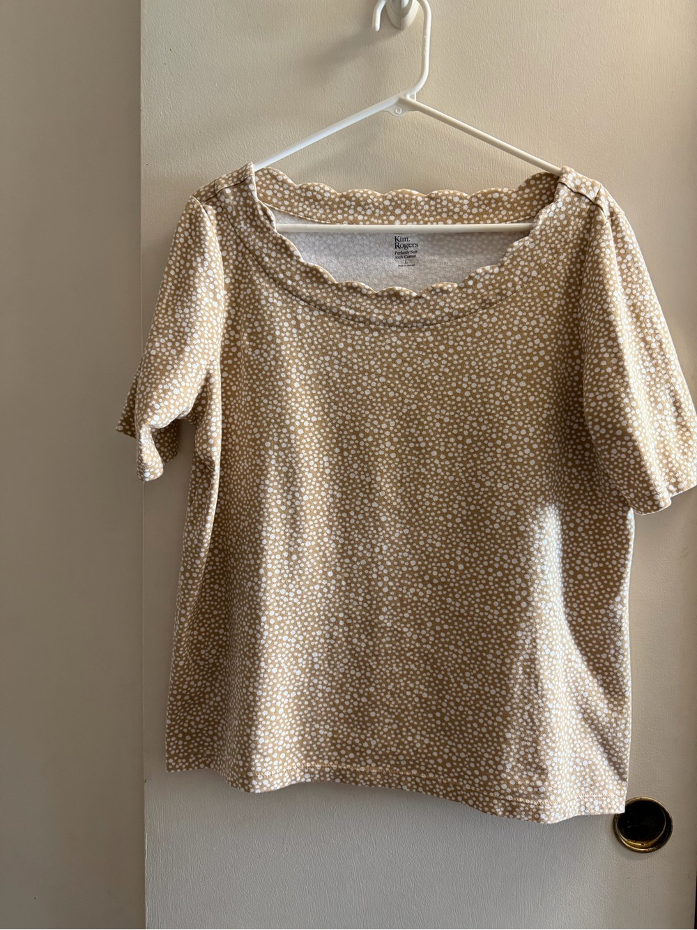 Kim Rogers Tan Cream Floral Scallop Neck Short Sleeve Top